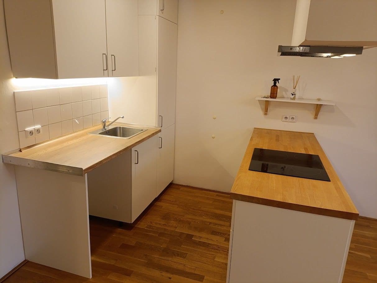 Prenájom bytu 2-izbový 43 m², U Kněžské louky, Praha, Praha Prenájom bytu 2-izbový 43 m², U Kněžské louky, Praha, Praha