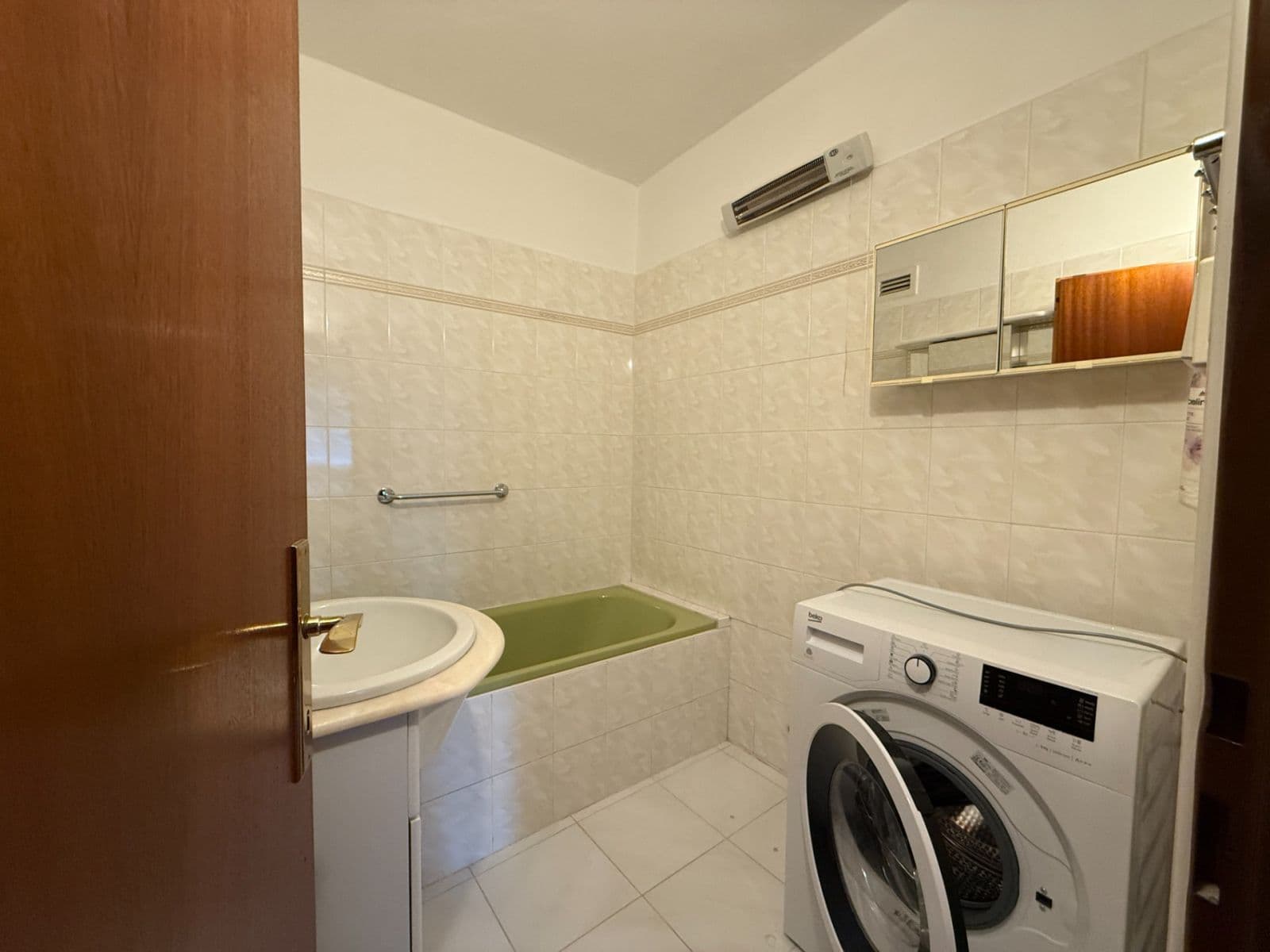 Prenájom bytu 3-izbový 90 m², Nad Křížkem, Praha, Praha Prenájom bytu 3-izbový 90 m², Nad Křížkem, Praha, Praha