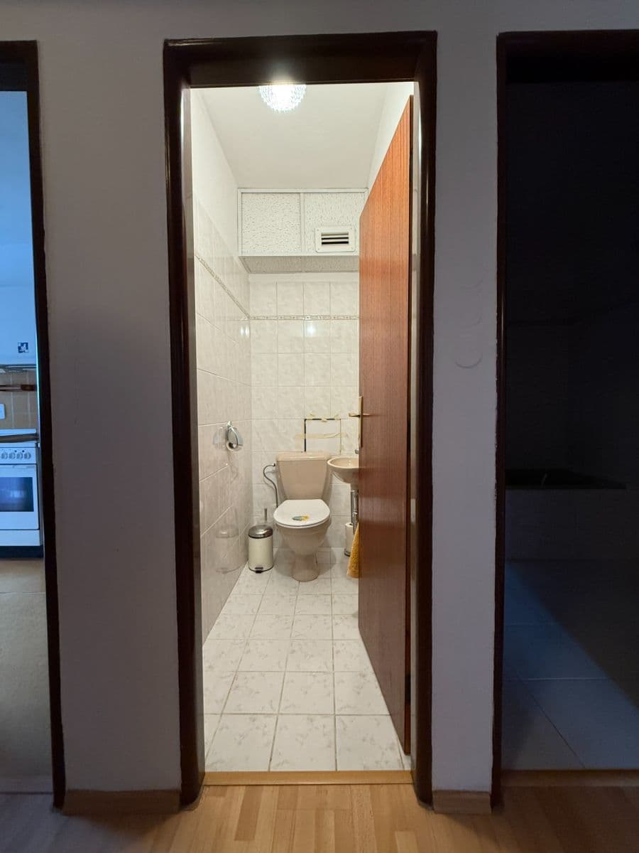 Prenájom bytu 3-izbový 90 m², Nad Křížkem, Praha, Praha Prenájom bytu 3-izbový 90 m², Nad Křížkem, Praha, Praha