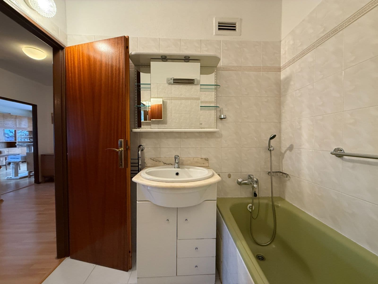 Prenájom bytu 3-izbový 90 m², Nad Křížkem, Praha, Praha Prenájom bytu 3-izbový 90 m², Nad Křížkem, Praha, Praha