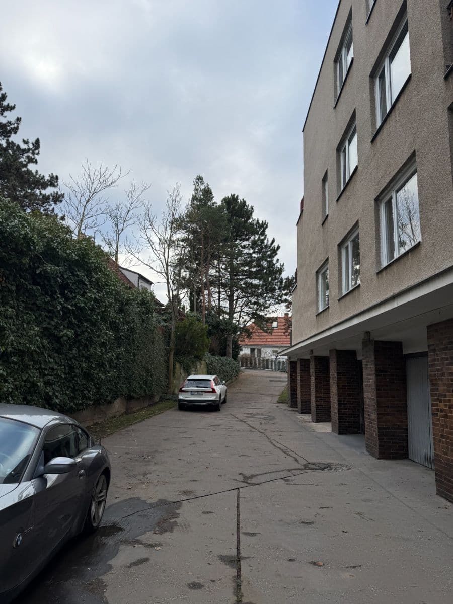 Prenájom bytu 3-izbový 90 m², Nad Křížkem, Praha, Praha Prenájom bytu 3-izbový 90 m², Nad Křížkem, Praha, Praha