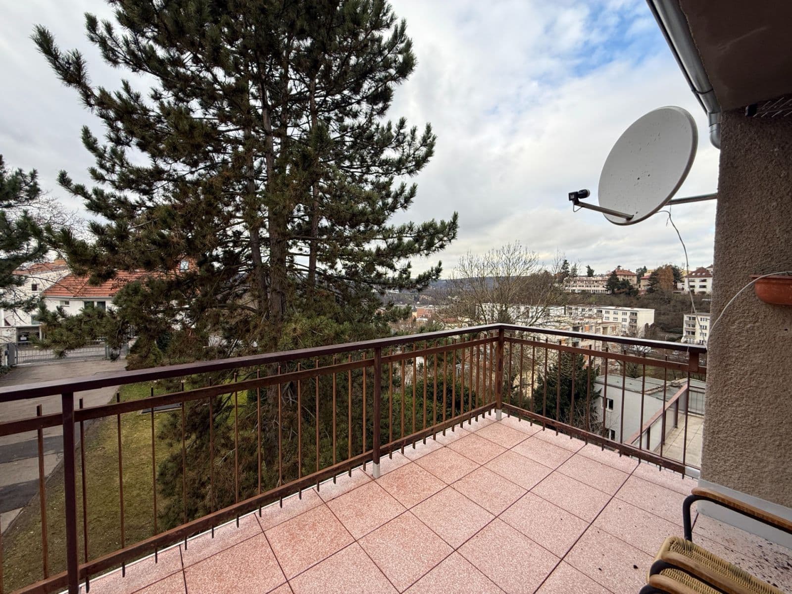 Prenájom bytu 3-izbový 90 m², Nad Křížkem, Praha, Praha Prenájom bytu 3-izbový 90 m², Nad Křížkem, Praha, Praha