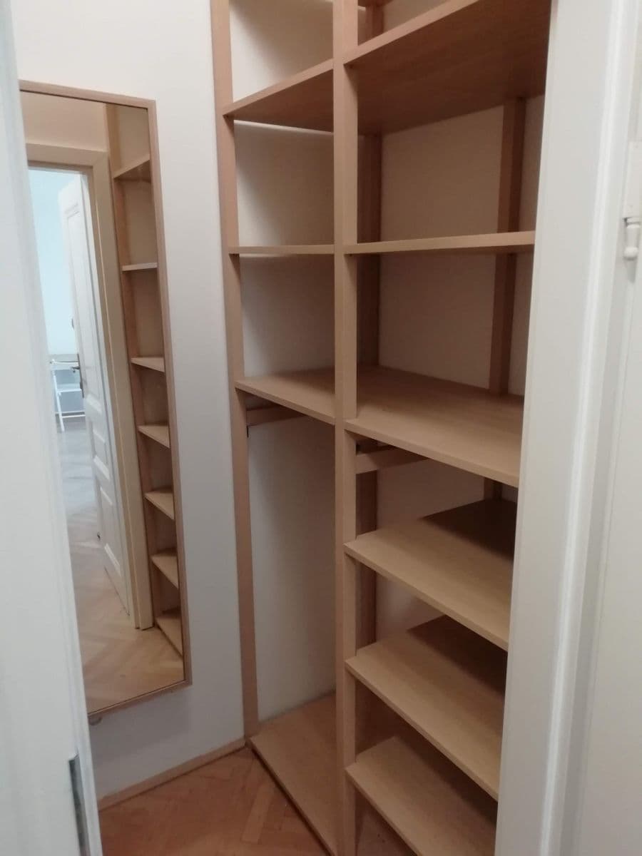 Prenájom bytu 2-izbový 40 m², Tolstého, Praha, Praha Prenájom bytu 2-izbový 40 m², Tolstého, Praha, Praha