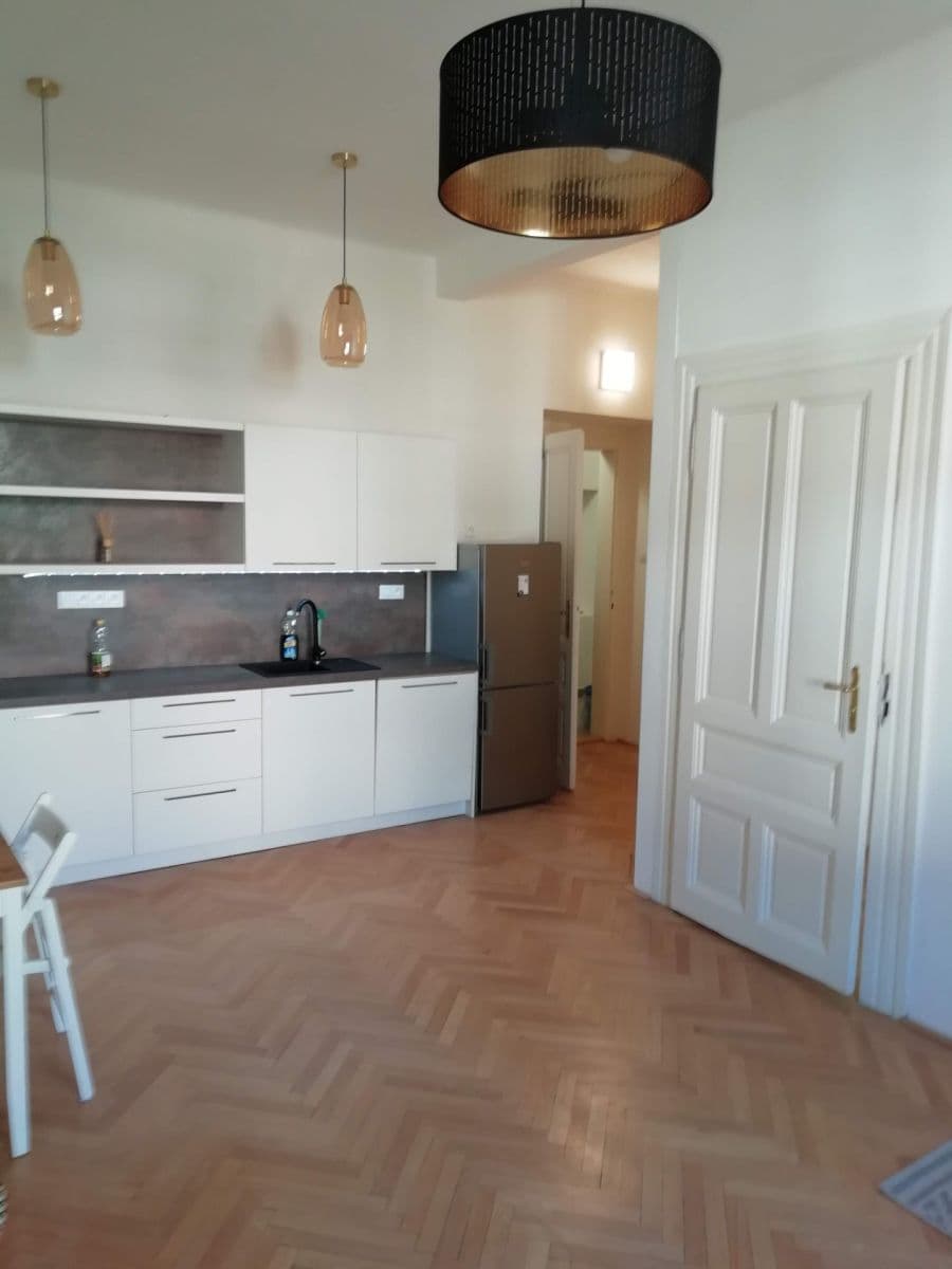 Prenájom bytu 2-izbový 40 m², Tolstého, Praha, Praha Prenájom bytu 2-izbový 40 m², Tolstého, Praha, Praha