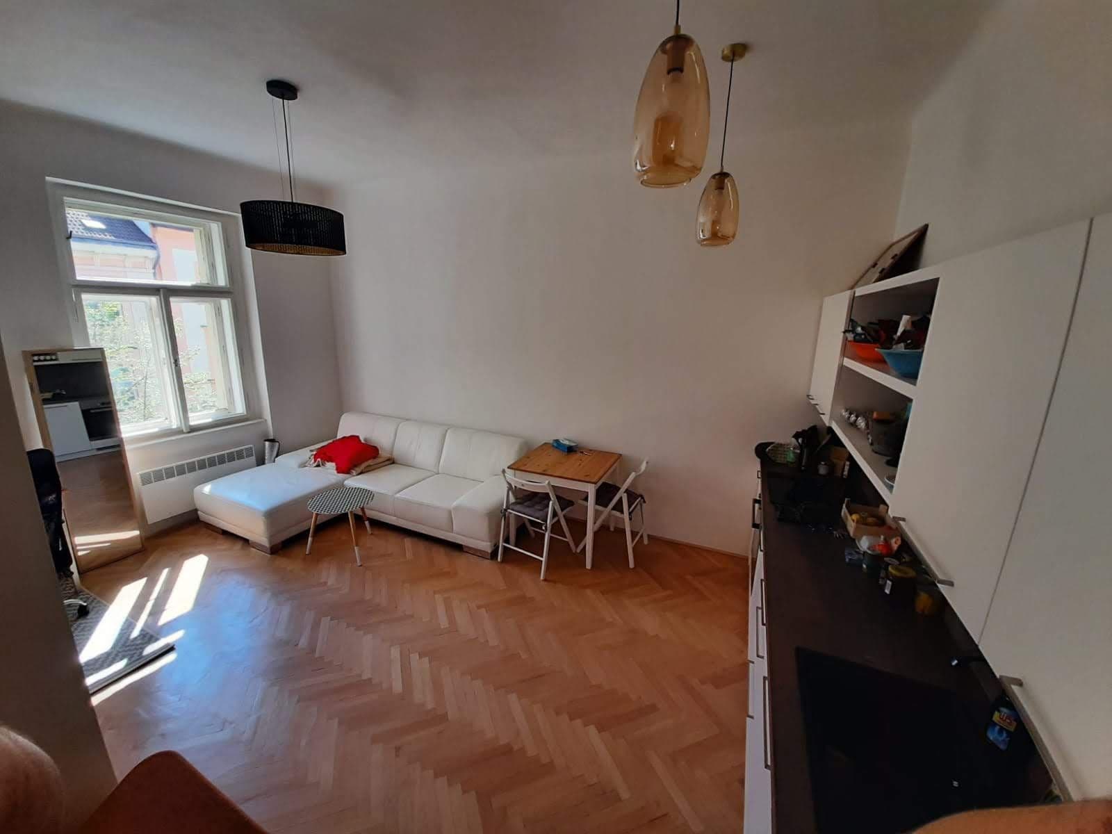 Prenájom bytu 2-izbový 40 m², Tolstého, Praha, Praha Prenájom bytu 2-izbový 40 m², Tolstého, Praha, Praha