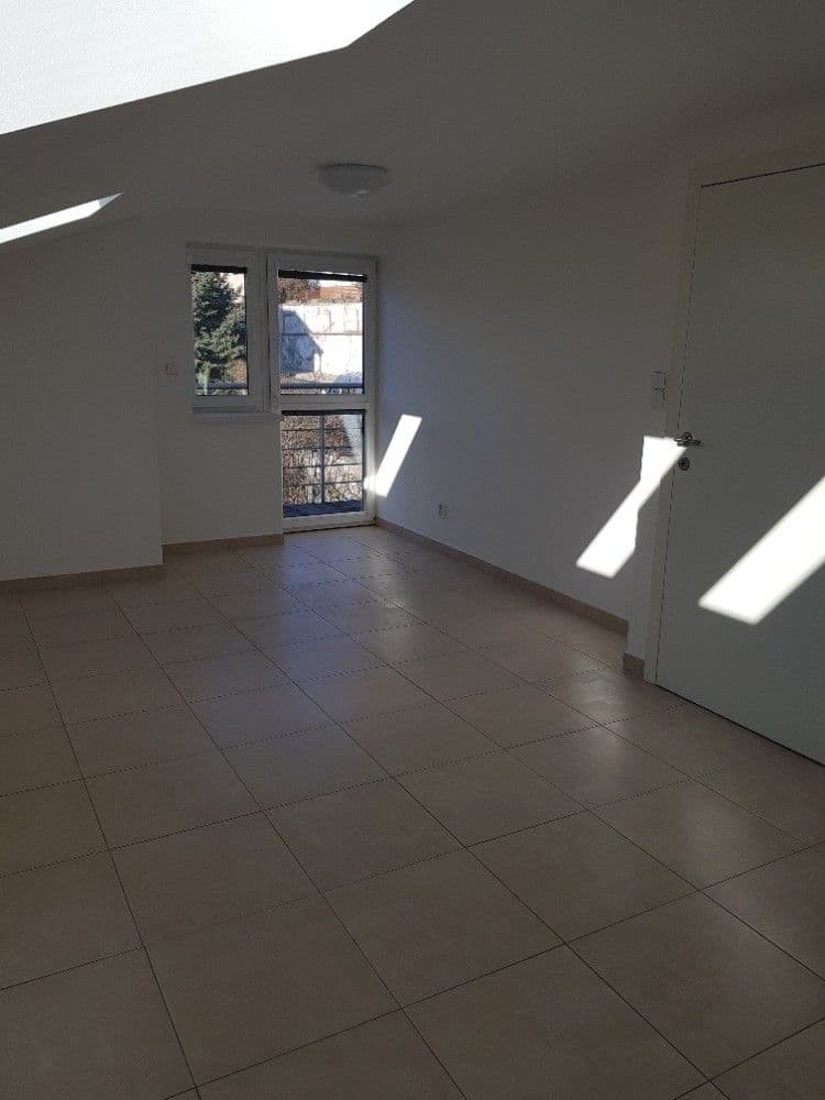 Prenájom bytu 3-izbový 100 m², Brigádnická, Brno, Jihomoravský kraj Prenájom bytu 3-izbový 100 m², Brigádnická, Brno, Jihomoravský kraj