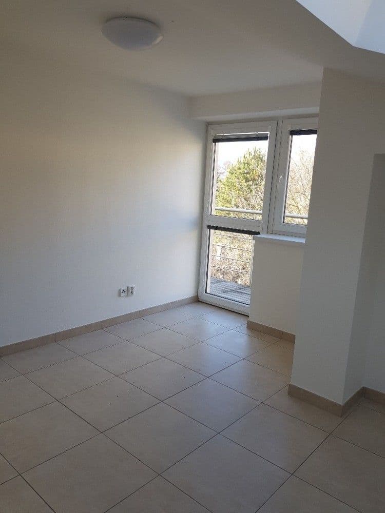 Prenájom bytu 3-izbový 100 m², Brigádnická, Brno, Jihomoravský kraj Prenájom bytu 3-izbový 100 m², Brigádnická, Brno, Jihomoravský kraj