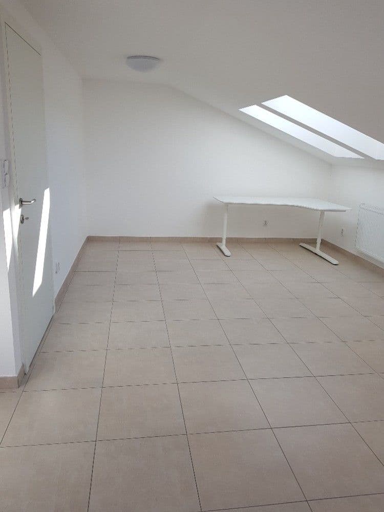 Prenájom bytu 3-izbový 100 m², Brigádnická, Brno, Jihomoravský kraj Prenájom bytu 3-izbový 100 m², Brigádnická, Brno, Jihomoravský kraj