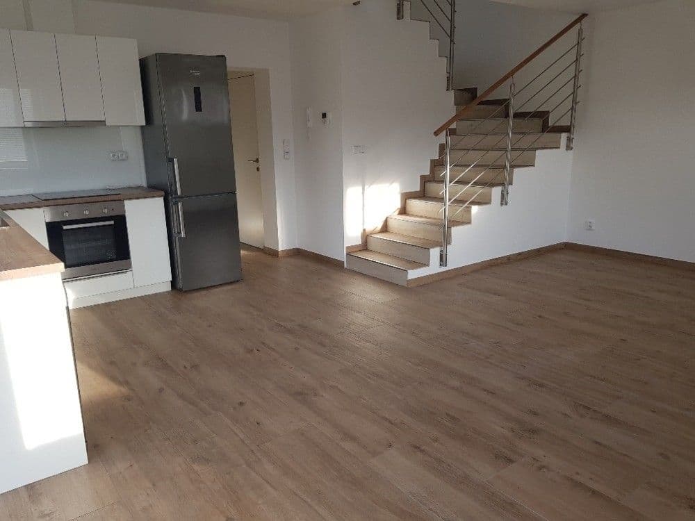 Prenájom bytu 3-izbový 100 m², Brigádnická, Brno, Jihomoravský kraj Prenájom bytu 3-izbový 100 m², Brigádnická, Brno, Jihomoravský kraj