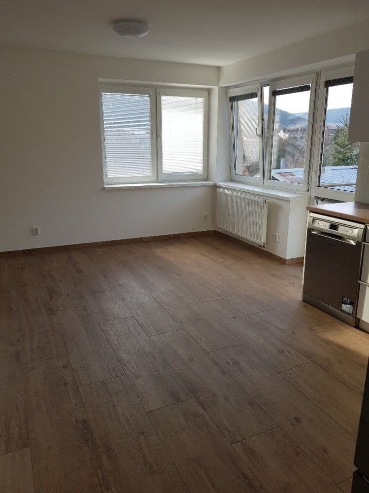 Prenájom bytu 3-izbový 100 m², Brigádnická, Brno, Jihomoravský kraj Prenájom bytu 3-izbový 100 m², Brigádnická, Brno, Jihomoravský kraj