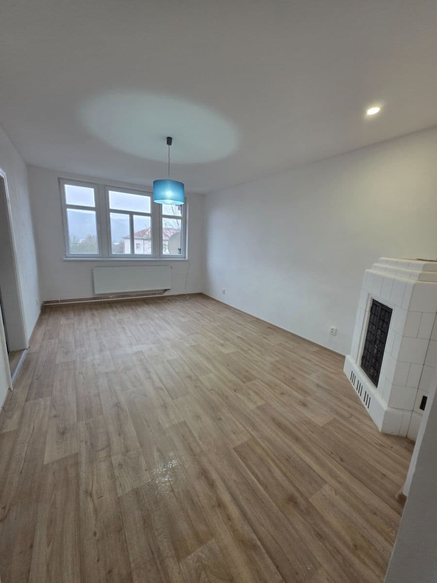 Prenájom bytu 3-izbový 60 m², Železná, Ústí nad Labem, Ústecký kraj Prenájom bytu 3-izbový 60 m², Železná, Ústí nad Labem, Ústecký kraj