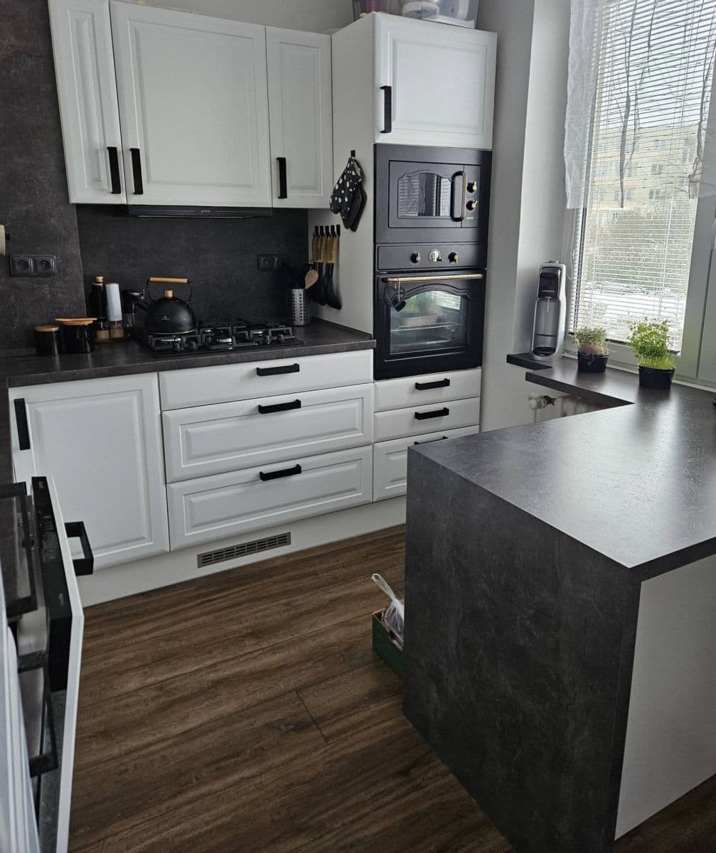 Prenájom bytu 3-izbový 73 m², Sezemická, Pardubice, Pardubický kraj Prenájom bytu 3-izbový 73 m², Sezemická, Pardubice, Pardubický kraj