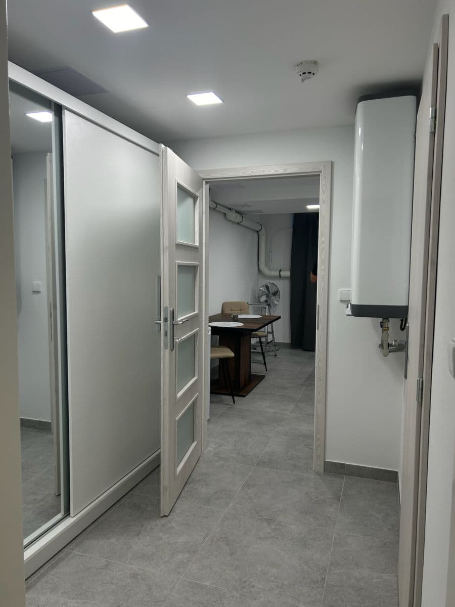 Prenájom bytu 1-izbový 24 m², Děčínská, Praha, Praha Prenájom bytu 1-izbový 24 m², Děčínská, Praha, Praha