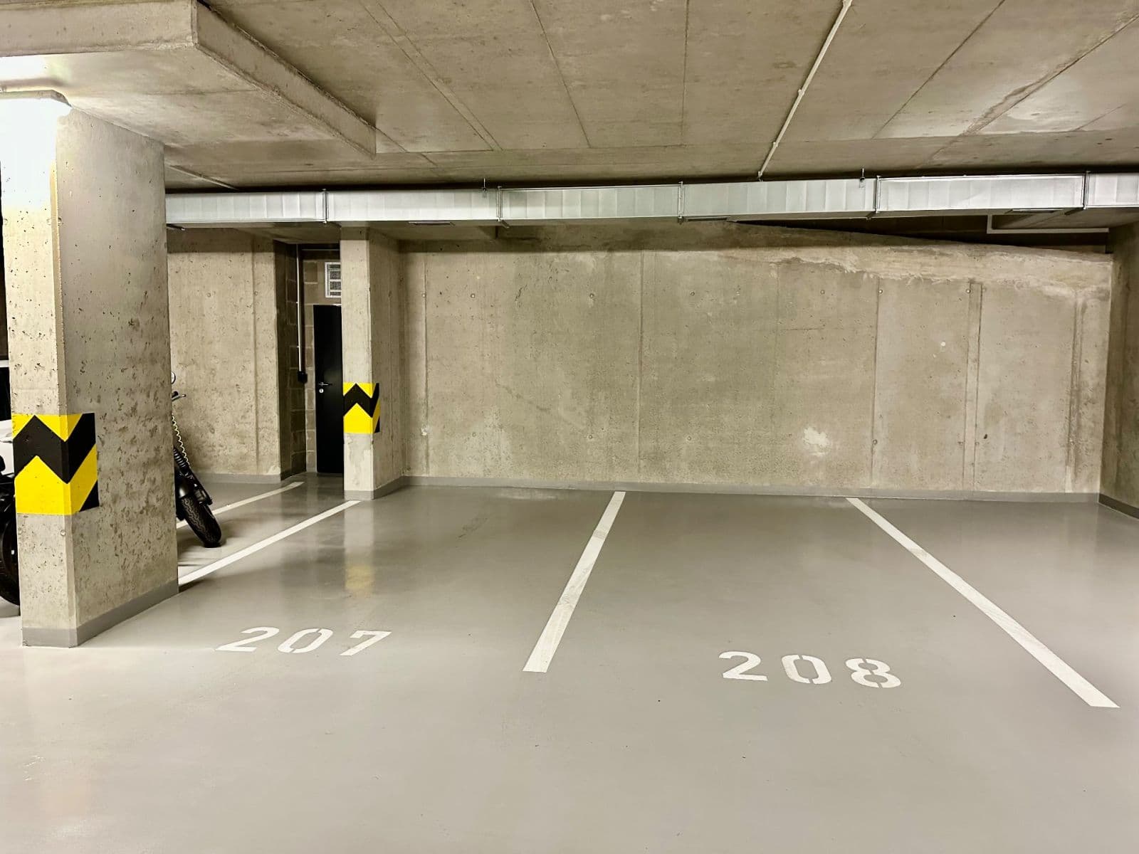 Predaj garáže 14 m², Kardausova, Praha, Praha Predaj garáže 14 m², Kardausova, Praha, Praha