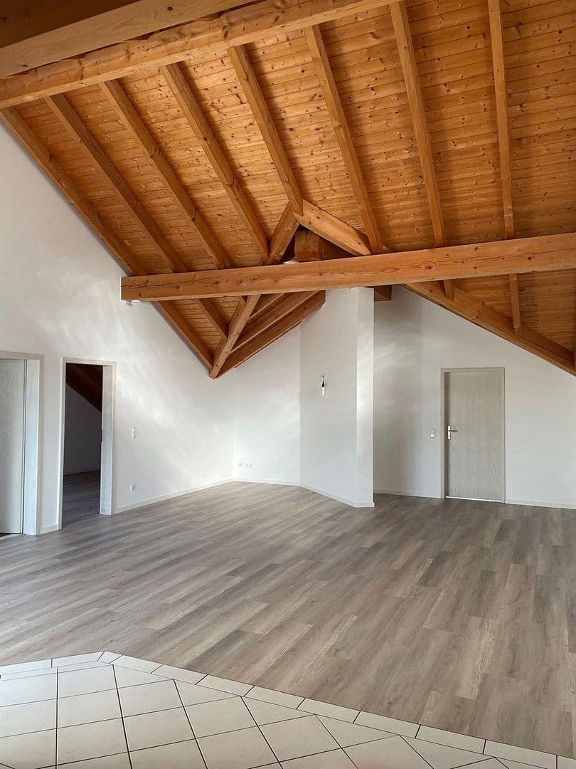 Prenájom bytu 3-izbový 120 m², Bischofsheim, Hesensko Prenájom bytu 3-izbový 120 m², Bischofsheim, Hesensko