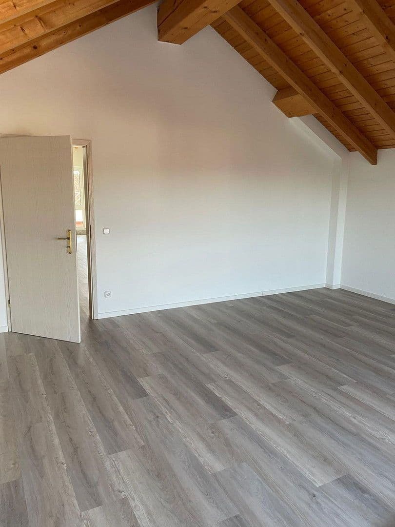 Prenájom bytu 3-izbový 120 m², Bischofsheim, Hesensko Prenájom bytu 3-izbový 120 m², Bischofsheim, Hesensko