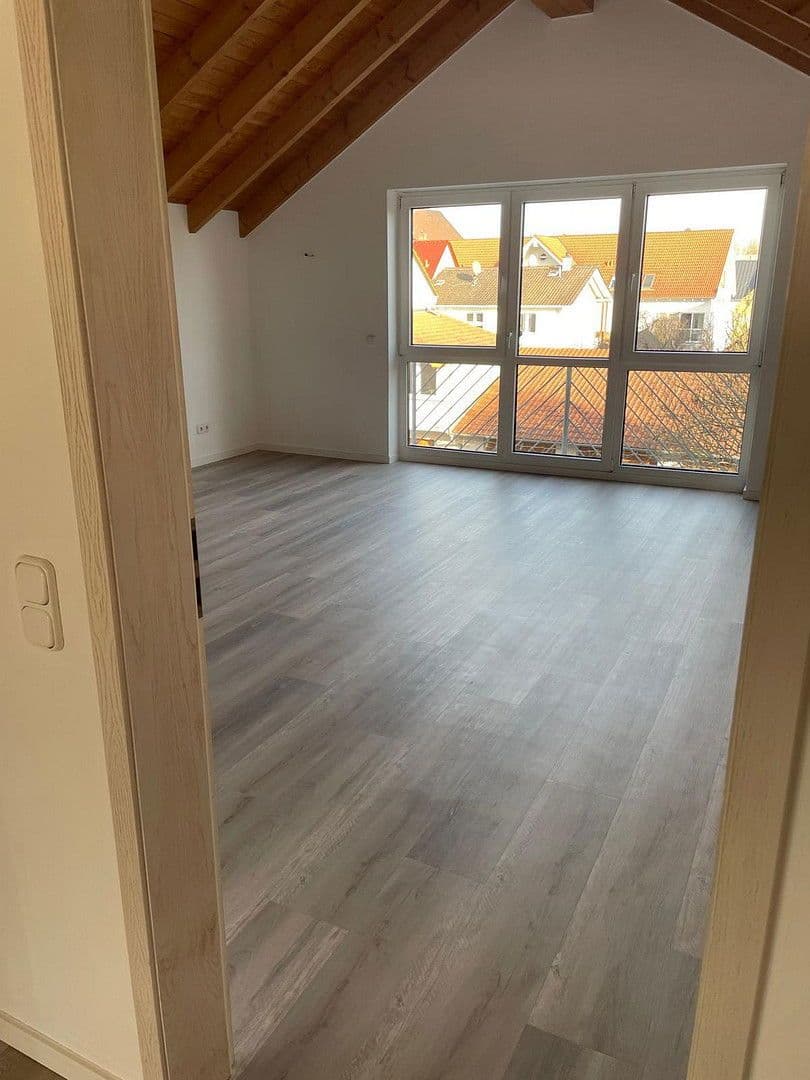 Prenájom bytu 3-izbový 120 m², Bischofsheim, Hesensko Prenájom bytu 3-izbový 120 m², Bischofsheim, Hesensko