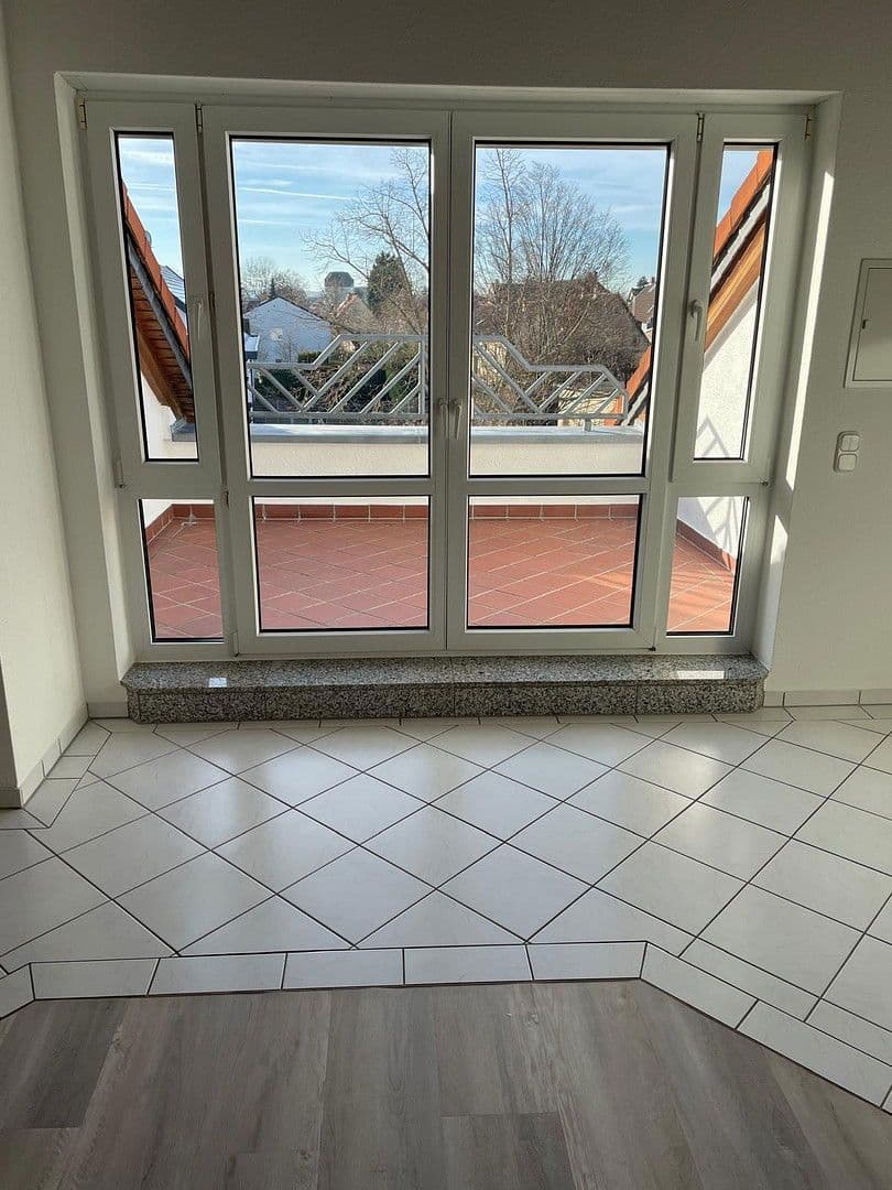 Prenájom bytu 3-izbový 120 m², Bischofsheim, Hesensko Prenájom bytu 3-izbový 120 m², Bischofsheim, Hesensko