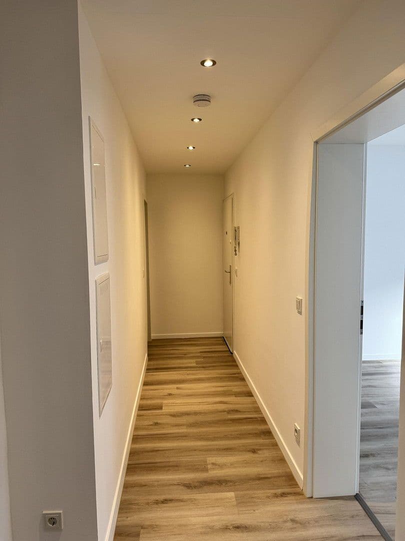 Prenájom bytu 3-izbový 77 m², Petersbergstr. 84, Köln, Severné Porýnie - Westfálsko Prenájom bytu 3-izbový 77 m², Petersbergstr. 84, Köln, Severné Porýnie - Westfálsko