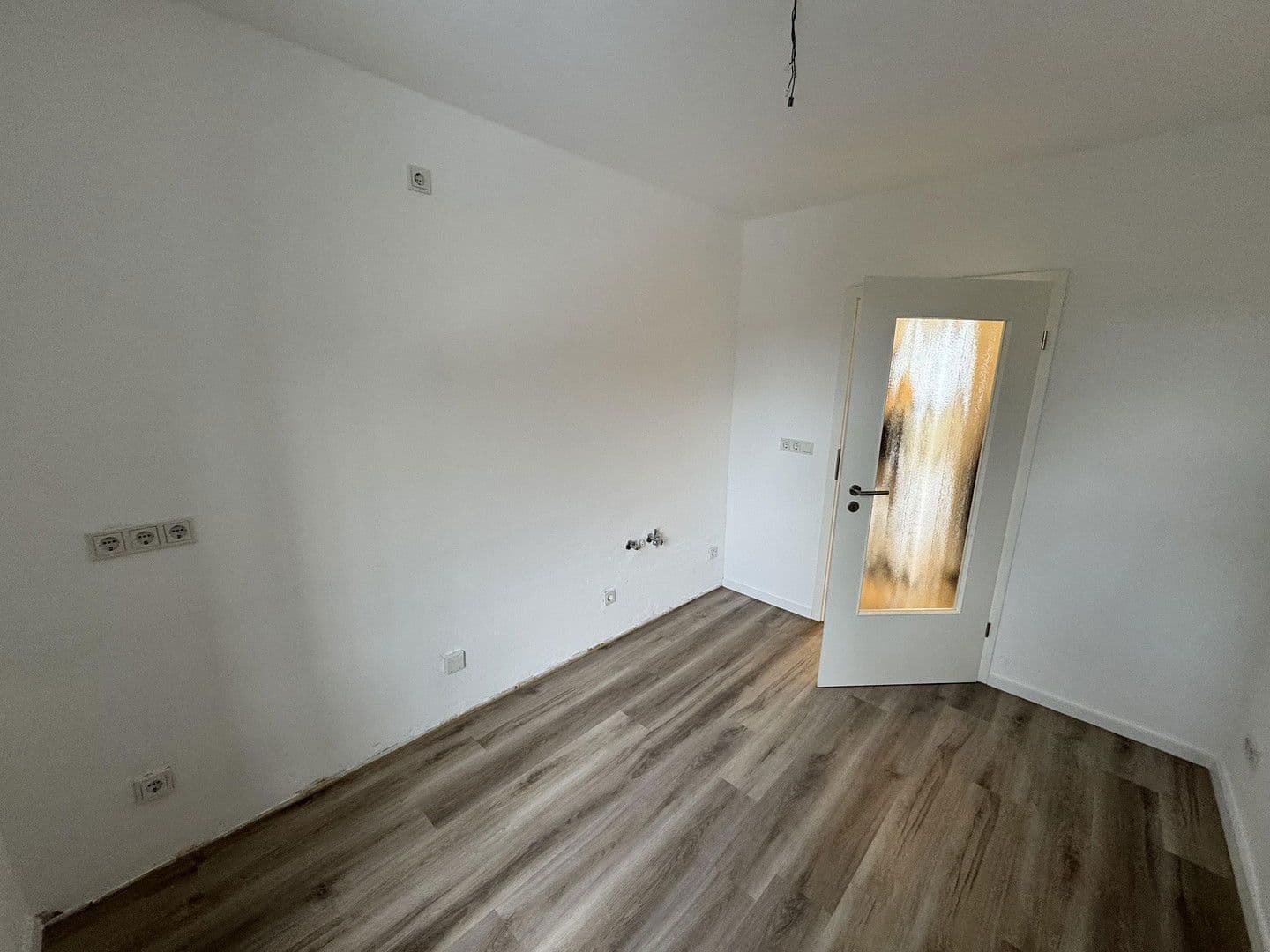 Prenájom bytu 3-izbový 77 m², Petersbergstr. 84, Köln, Severné Porýnie - Westfálsko Prenájom bytu 3-izbový 77 m², Petersbergstr. 84, Köln, Severné Porýnie - Westfálsko