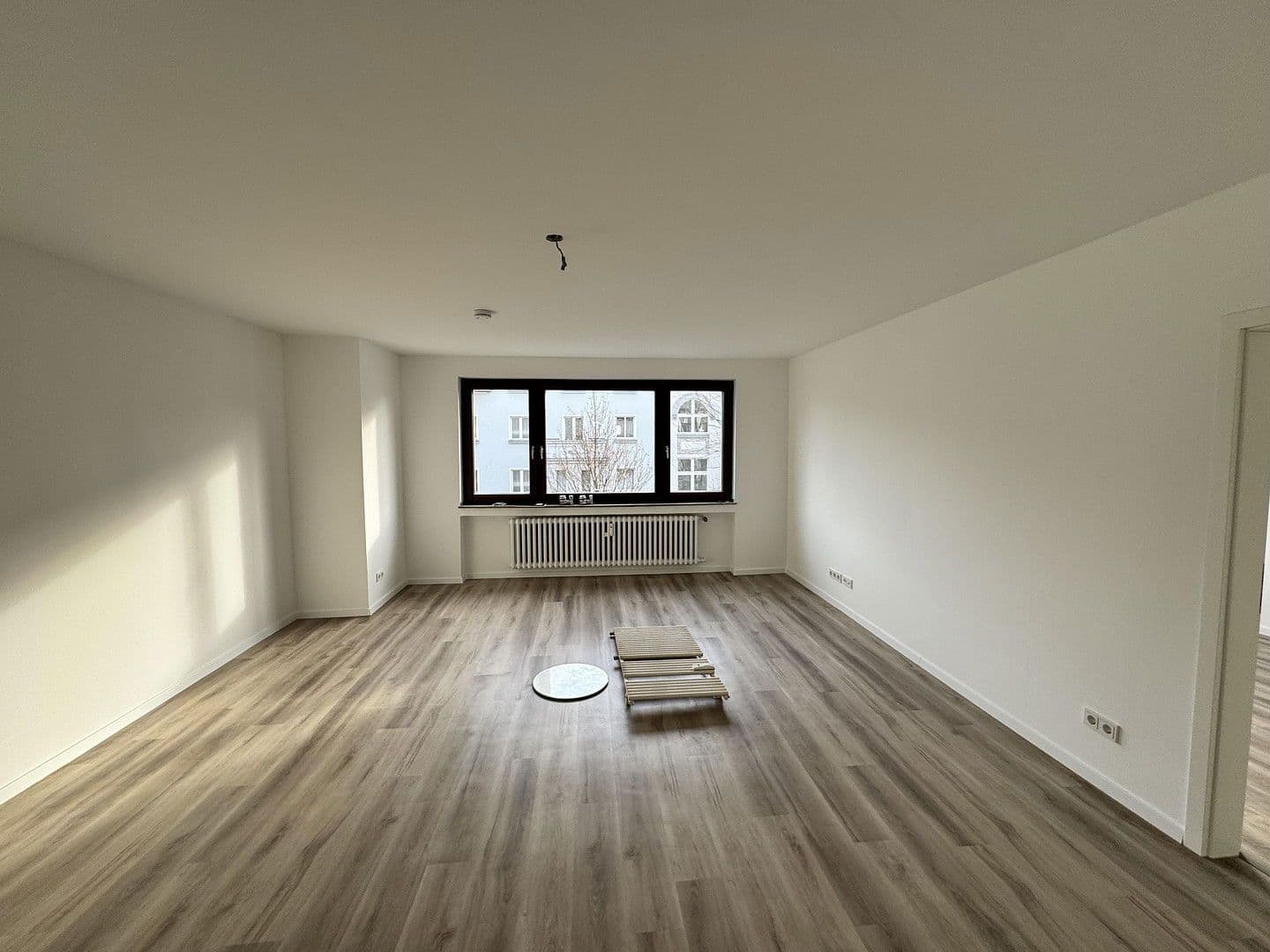 Prenájom bytu 3-izbový 77 m², Petersbergstr. 84, Köln, Severné Porýnie - Westfálsko Prenájom bytu 3-izbový 77 m², Petersbergstr. 84, Köln, Severné Porýnie - Westfálsko