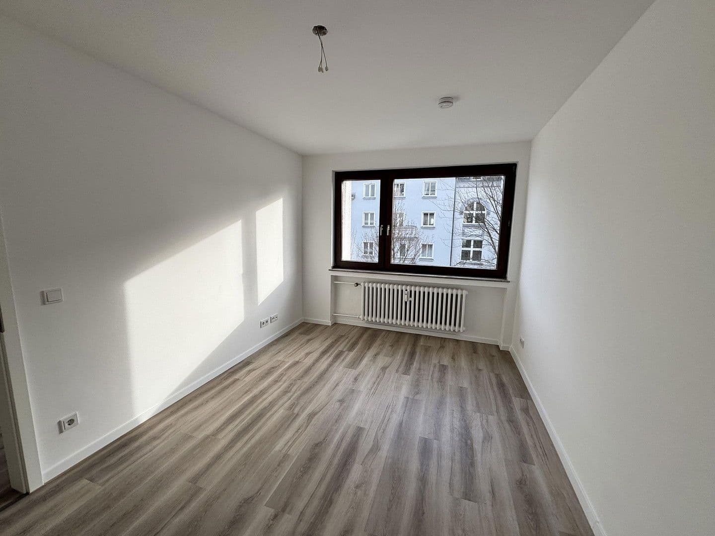 Prenájom bytu 3-izbový 77 m², Petersbergstr. 84, Köln, Severné Porýnie - Westfálsko Prenájom bytu 3-izbový 77 m², Petersbergstr. 84, Köln, Severné Porýnie - Westfálsko