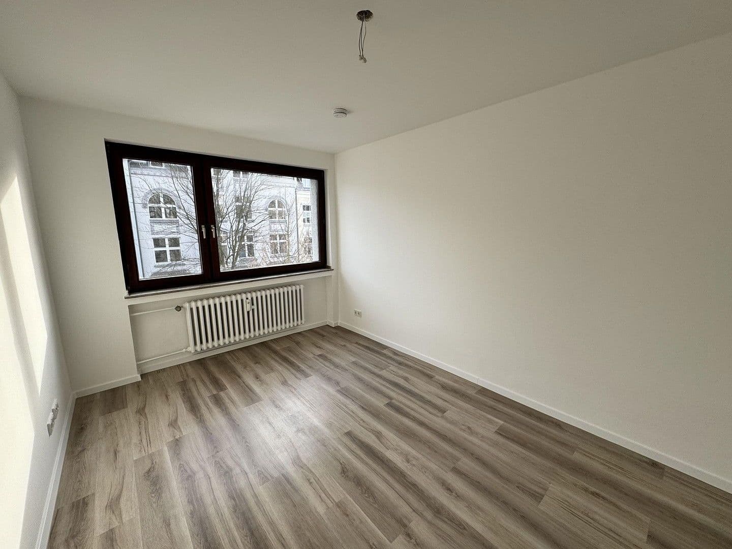 Prenájom bytu 3-izbový 77 m², Petersbergstr. 84, Köln, Severné Porýnie - Westfálsko Prenájom bytu 3-izbový 77 m², Petersbergstr. 84, Köln, Severné Porýnie - Westfálsko