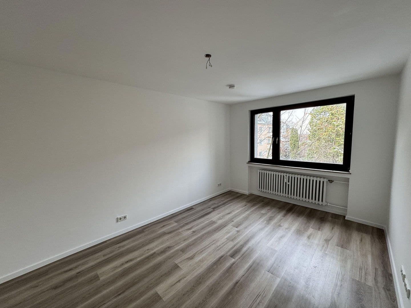 Prenájom bytu 3-izbový 77 m², Petersbergstr. 84, Köln, Severné Porýnie - Westfálsko Prenájom bytu 3-izbový 77 m², Petersbergstr. 84, Köln, Severné Porýnie - Westfálsko