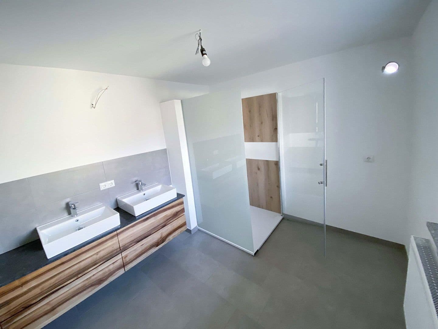 Predaj domu 256 m², pozemek 510 m², Konditorgaßl 4, Ruhmannsfelden, Bavorsko Predaj domu 256 m², pozemek 510 m², Konditorgaßl 4, Ruhmannsfelden, Bavorsko