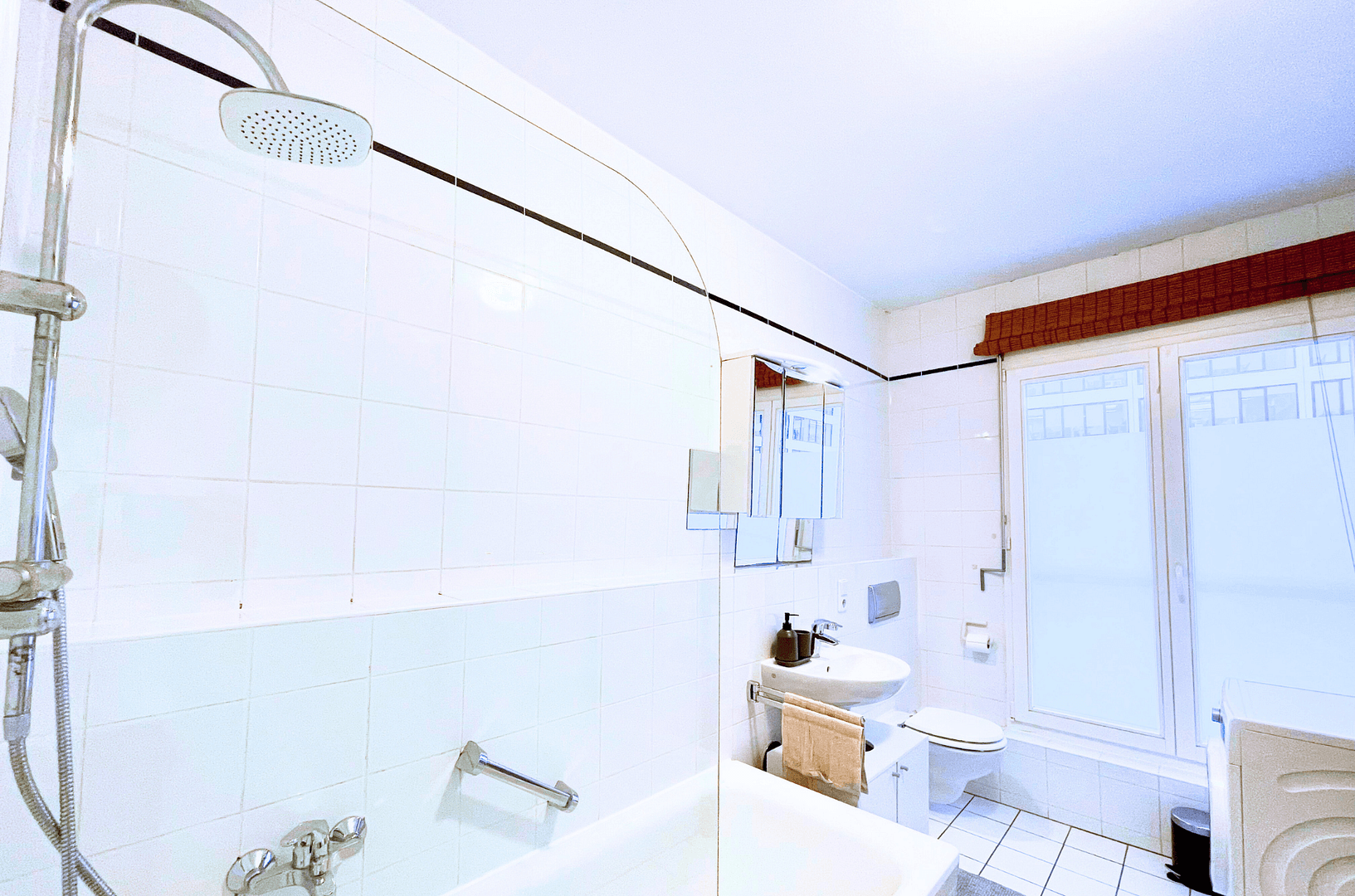 Prenájom bytu 2-izbový 73 m², Schillerstraße 7A, Berlin, Berlín Prenájom bytu 2-izbový 73 m², Schillerstraße 7A, Berlin, Berlín