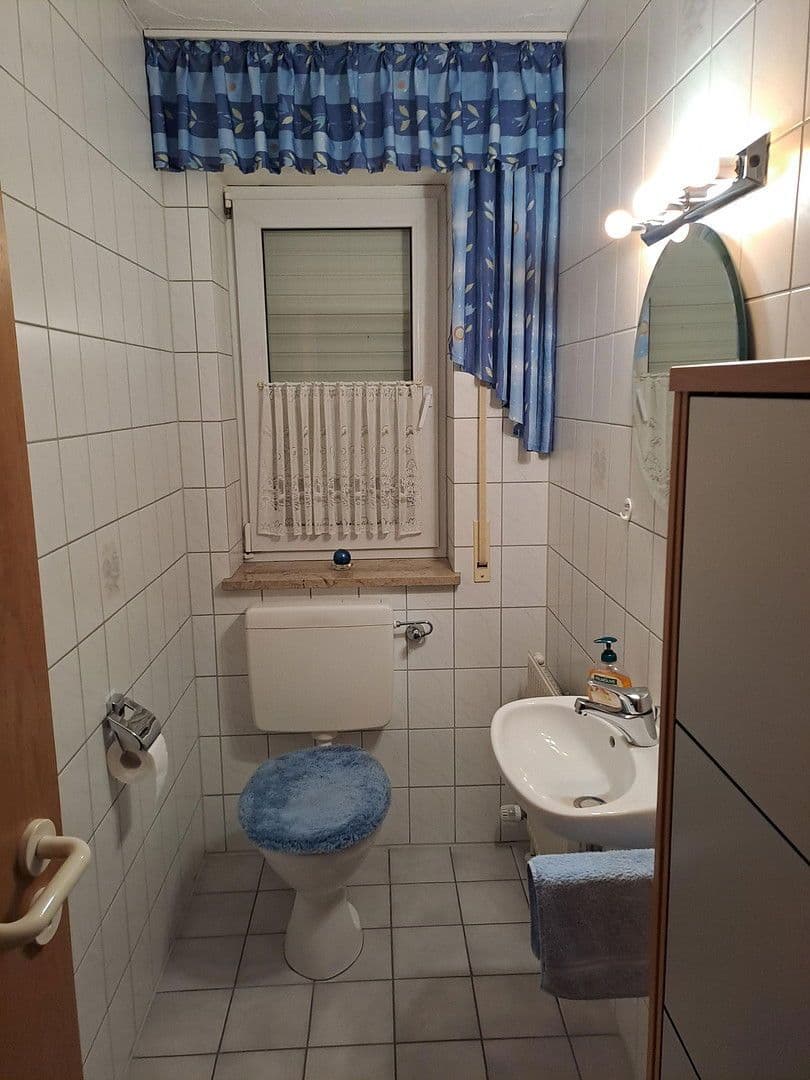 Prenájom bytu 4-izbový 90 m², Adelsdorf, Bavorsko Prenájom bytu 4-izbový 90 m², Adelsdorf, Bavorsko