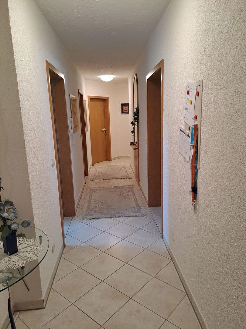 Prenájom bytu 4-izbový 90 m², Adelsdorf, Bavorsko Prenájom bytu 4-izbový 90 m², Adelsdorf, Bavorsko