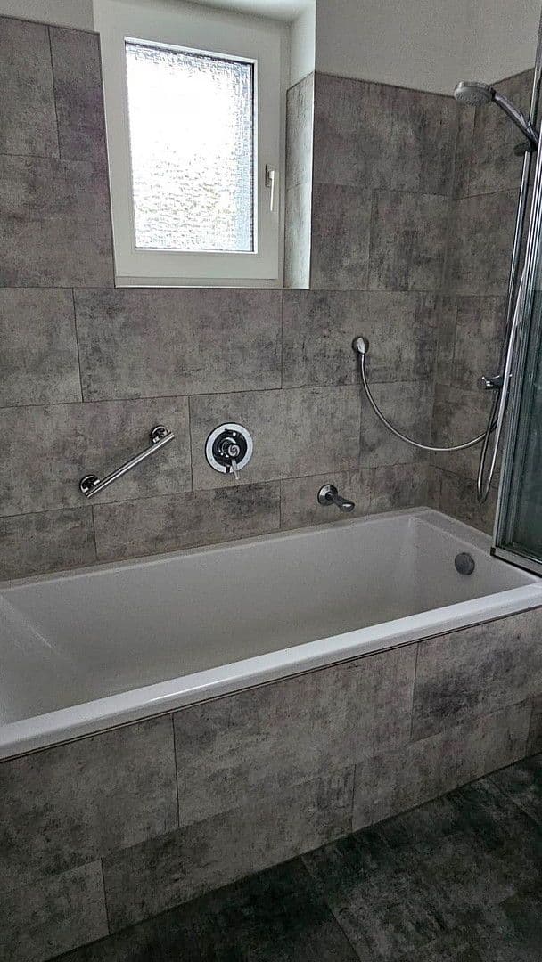 Prenájom bytu 3-izbový 107 m², Köln, Severné Porýnie - Westfálsko Prenájom bytu 3-izbový 107 m², Köln, Severné Porýnie - Westfálsko