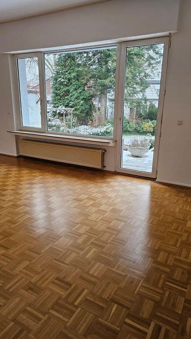 Prenájom bytu 3-izbový 107 m², Köln, Severné Porýnie - Westfálsko Prenájom bytu 3-izbový 107 m², Köln, Severné Porýnie - Westfálsko