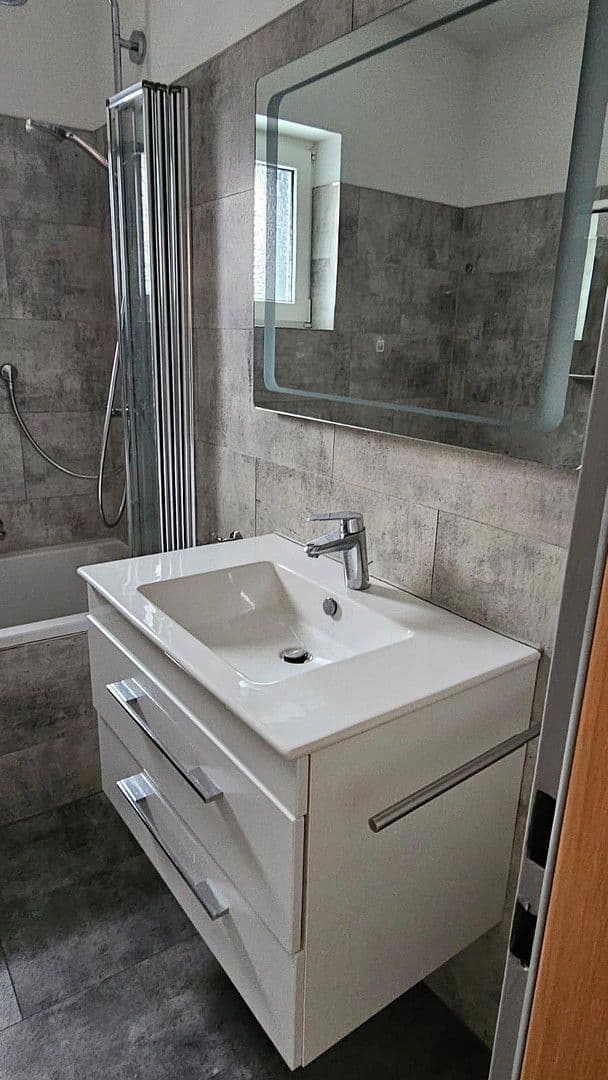 Prenájom bytu 3-izbový 107 m², Köln, Severné Porýnie - Westfálsko Prenájom bytu 3-izbový 107 m², Köln, Severné Porýnie - Westfálsko