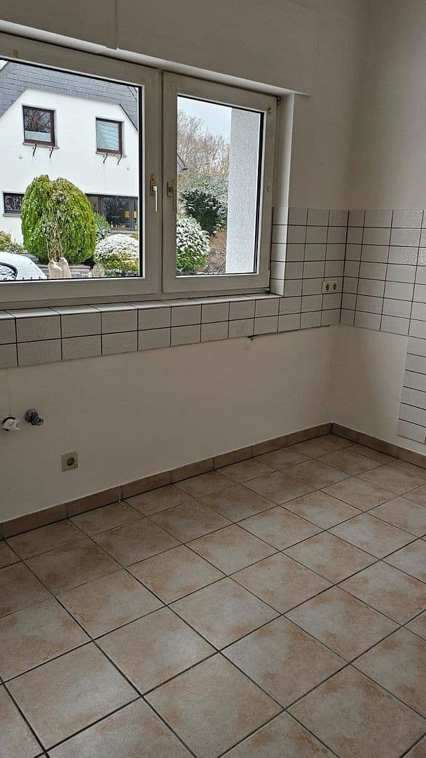 Prenájom bytu 3-izbový 107 m², Köln, Severné Porýnie - Westfálsko Prenájom bytu 3-izbový 107 m², Köln, Severné Porýnie - Westfálsko