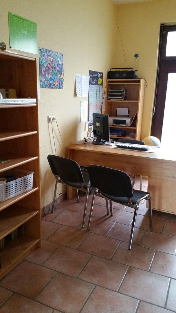 Prenájom nebytového priestoru 40 m², Hauptstr. 30, Ronnenberg, Dolné Sasko Prenájom nebytového priestoru 40 m², Hauptstr. 30, Ronnenberg, Dolné Sasko