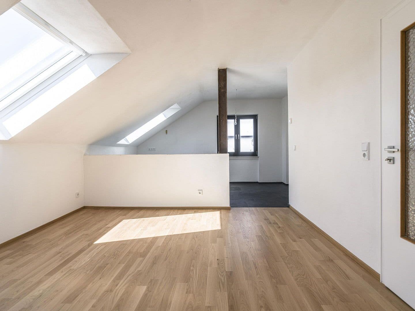 Prenájom bytu 4-izbový 86 m², Taunusstein, Hesensko Prenájom bytu 4-izbový 86 m², Taunusstein, Hesensko