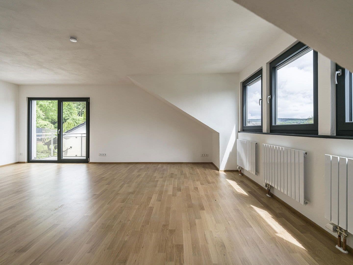 Prenájom bytu 4-izbový 86 m², Taunusstein, Hesensko Prenájom bytu 4-izbový 86 m², Taunusstein, Hesensko
