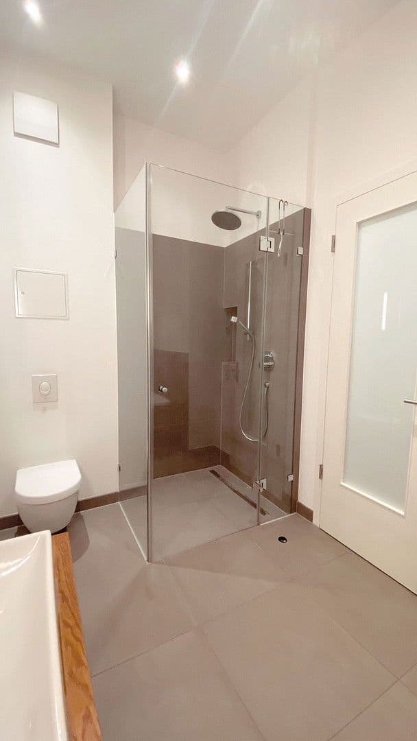 Prenájom bytu 2-izbový 67 m², Berlin, Berlín Prenájom bytu 2-izbový 67 m², Berlin, Berlín