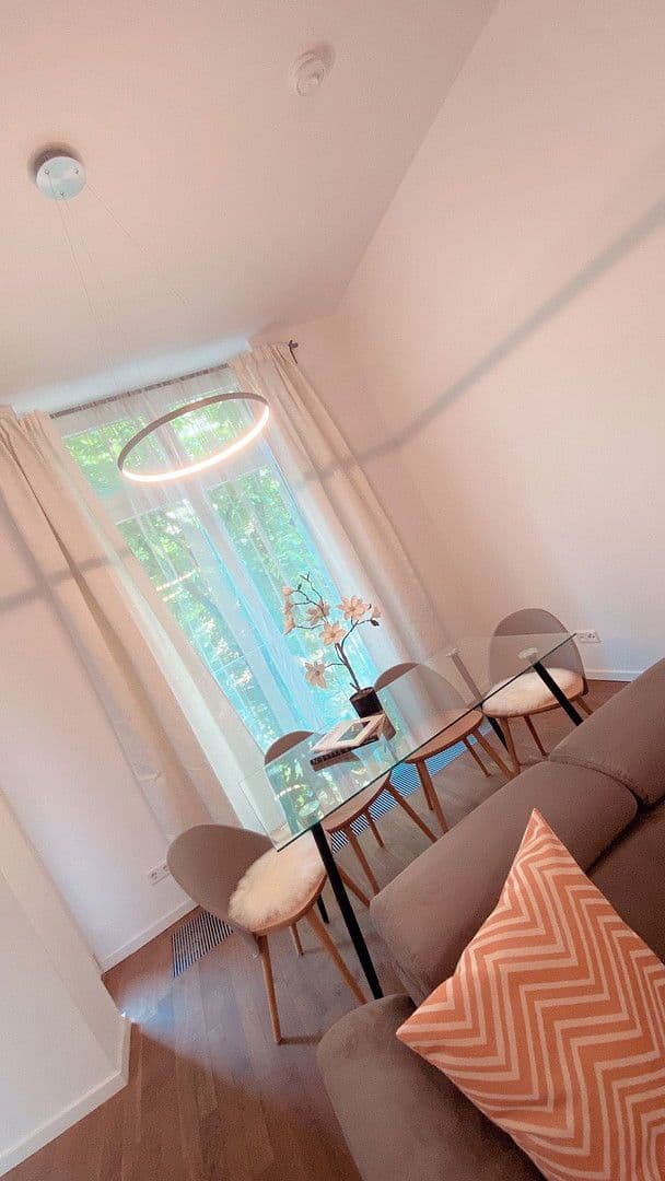 Prenájom bytu 2-izbový 67 m², Berlin, Berlín Prenájom bytu 2-izbový 67 m², Berlin, Berlín