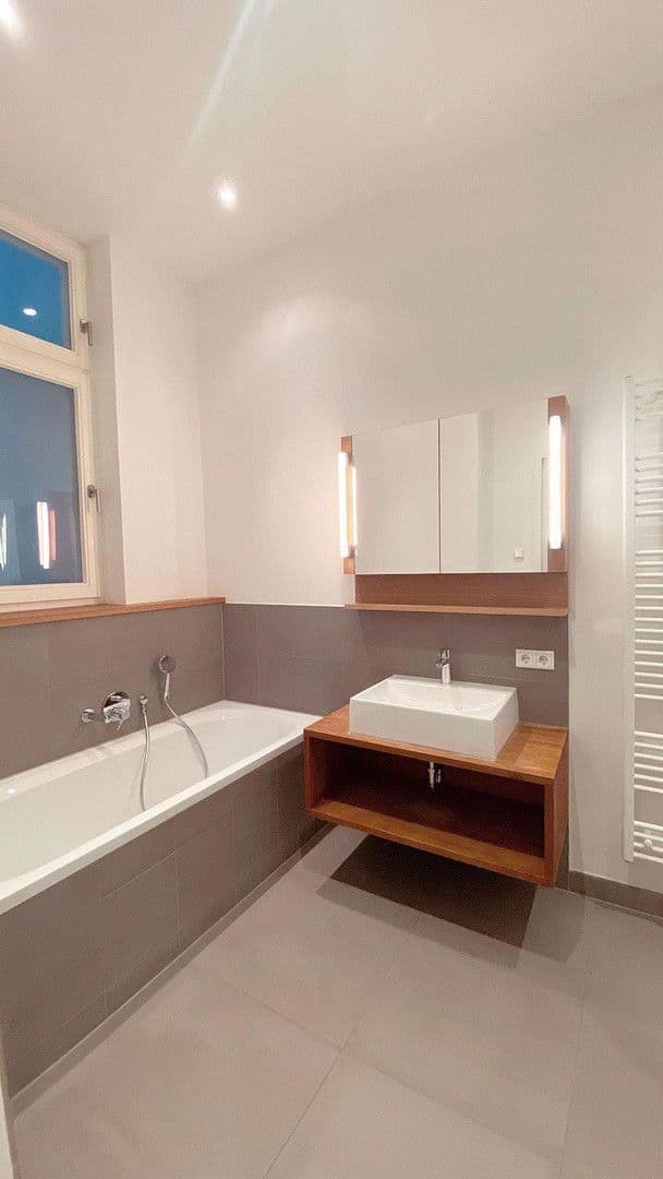 Prenájom bytu 2-izbový 67 m², Berlin, Berlín Prenájom bytu 2-izbový 67 m², Berlin, Berlín