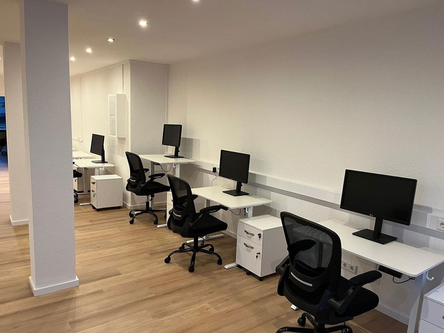 Prenájom kancelárie 89 m², Montanusstraße 17, Leverkusen, Severné Porýnie - Westfálsko Prenájom kancelárie 89 m², Montanusstraße 17, Leverkusen, Severné Porýnie - Westfálsko