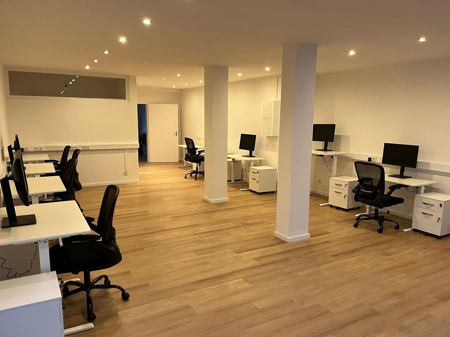 Prenájom kancelárie 89 m², Montanusstraße 17, Leverkusen, Severné Porýnie - Westfálsko Prenájom kancelárie 89 m², Montanusstraße 17, Leverkusen, Severné Porýnie - Westfálsko