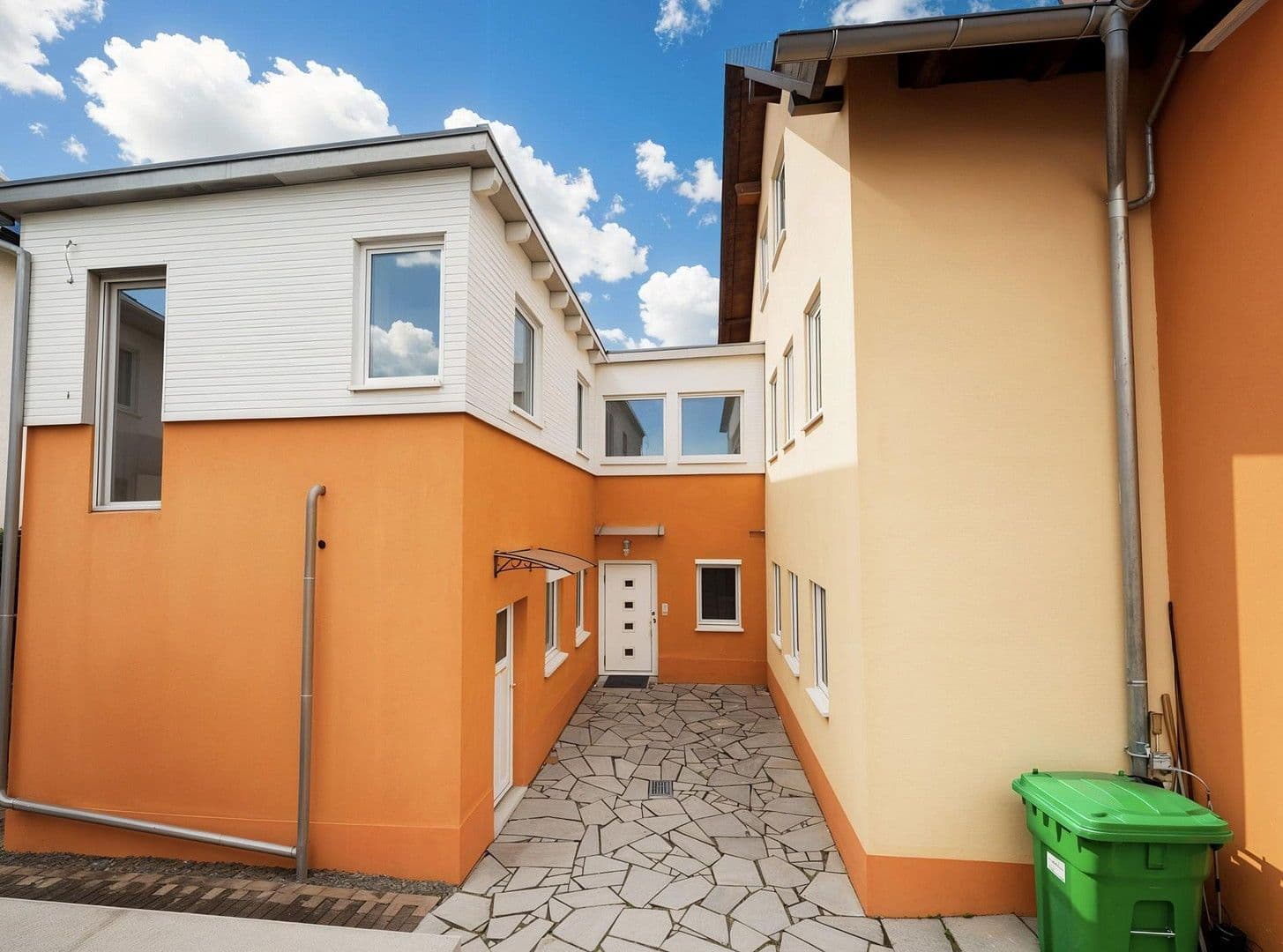 Predaj domu 400 m², pozemek 1.039 m², Friedhofstraße 11, Empfingen, Bádensko-Wurttembersko Predaj domu 400 m², pozemek 1.039 m², Friedhofstraße 11, Empfingen, Bádensko-Wurttembersko