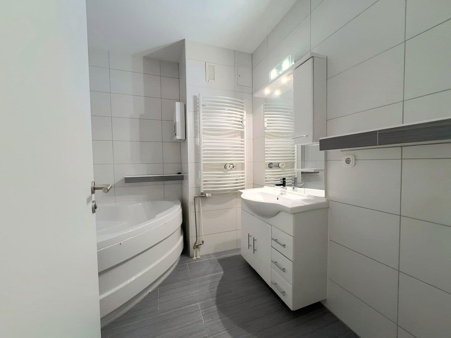 Predaj bytu 3-izbový 101 m², Alte Linner Str. 42, Krefeld, Severné Porýnie - Westfálsko Predaj bytu 3-izbový 101 m², Alte Linner Str. 42, Krefeld, Severné Porýnie - Westfálsko