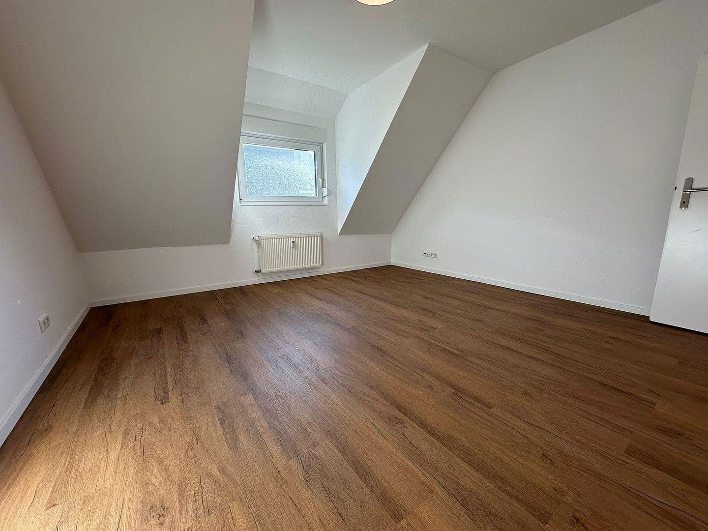 Prenájom bytu 3-izbový 96 m², Schwanhildenstr. 14, Essen, Severné Porýnie - Westfálsko Prenájom bytu 3-izbový 96 m², Schwanhildenstr. 14, Essen, Severné Porýnie - Westfálsko