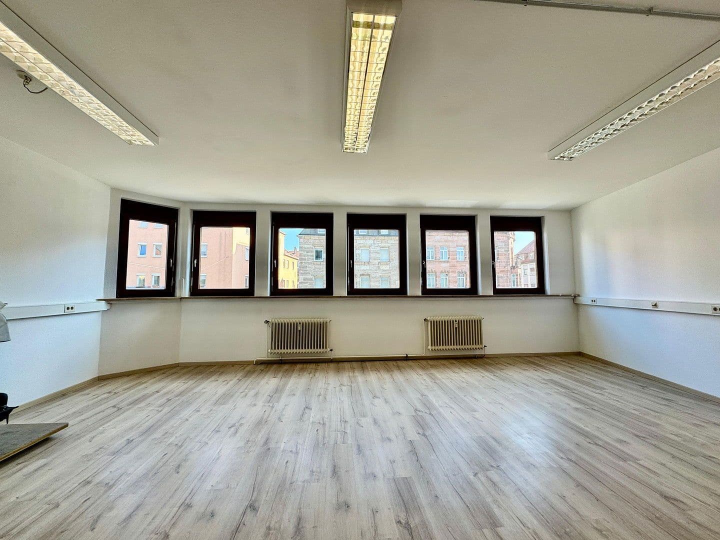 Predaj kancelárie 220 m², Pillenreuther Str. 14, Nürnberg, Bavorsko Predaj kancelárie 220 m², Pillenreuther Str. 14, Nürnberg, Bavorsko