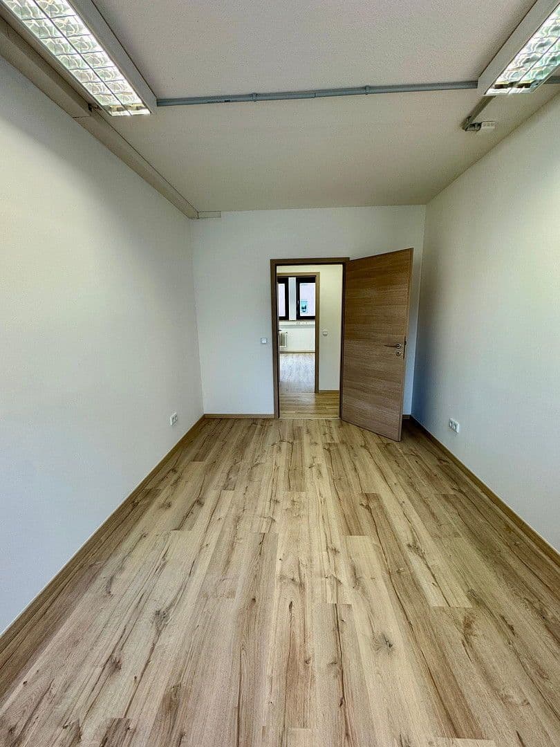 Predaj kancelárie 220 m², Pillenreuther Str. 14, Nürnberg, Bavorsko Predaj kancelárie 220 m², Pillenreuther Str. 14, Nürnberg, Bavorsko