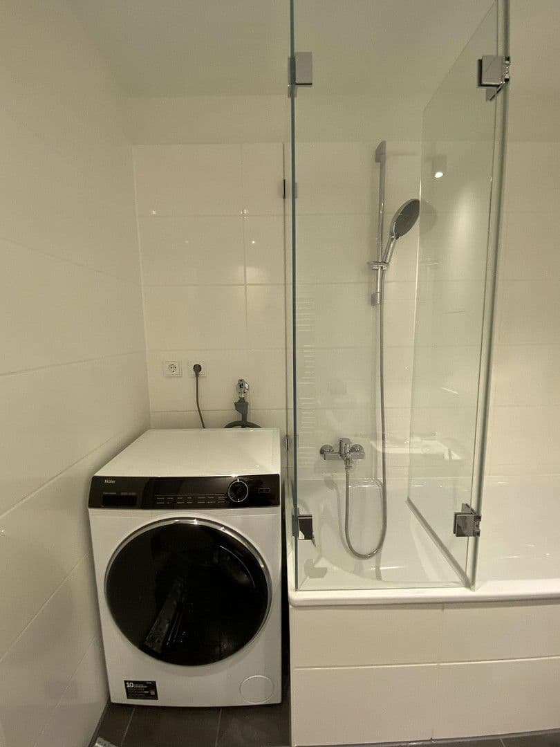 Prenájom bytu 2-izbový 50 m², München, Bavorsko Prenájom bytu 2-izbový 50 m², München, Bavorsko